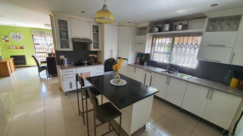 5 Bedroom Property for Sale in The Orchards Gauteng