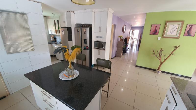 5 Bedroom Property for Sale in The Orchards Gauteng