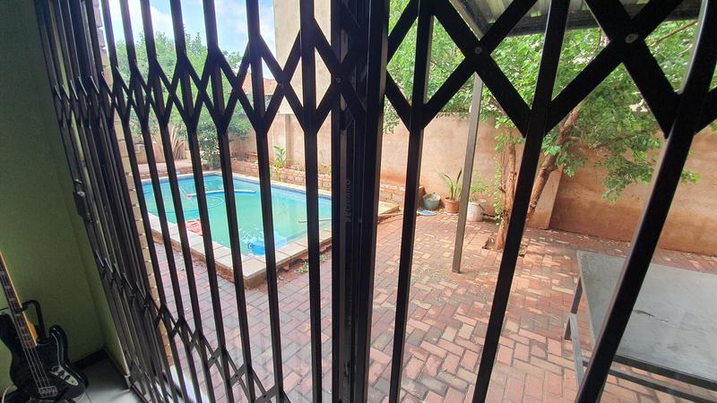 5 Bedroom Property for Sale in The Orchards Gauteng