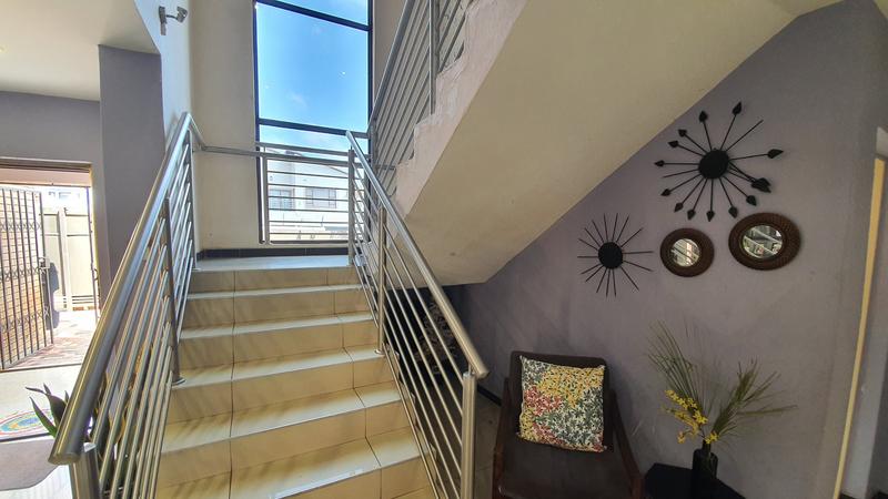 5 Bedroom Property for Sale in The Orchards Gauteng