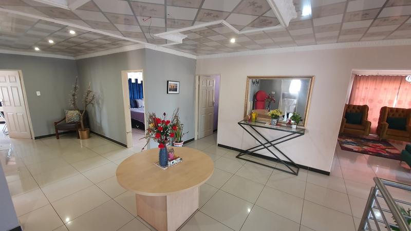 5 Bedroom Property for Sale in The Orchards Gauteng