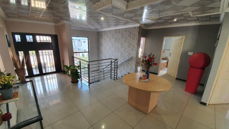 5 Bedroom Property for Sale in The Orchards Gauteng