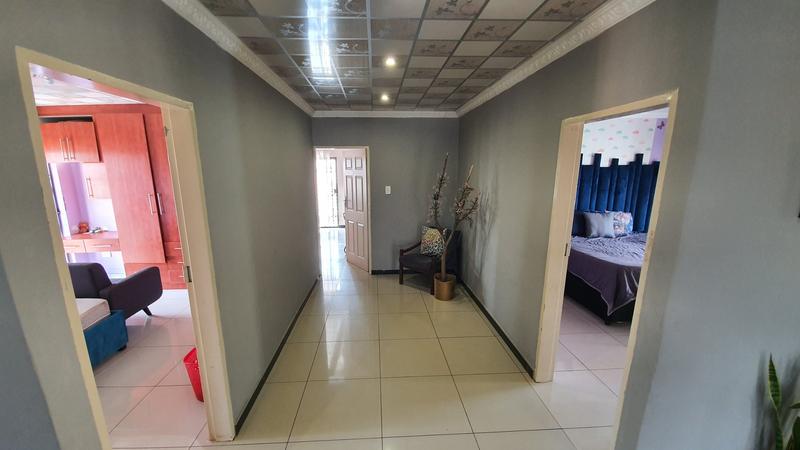 5 Bedroom Property for Sale in The Orchards Gauteng