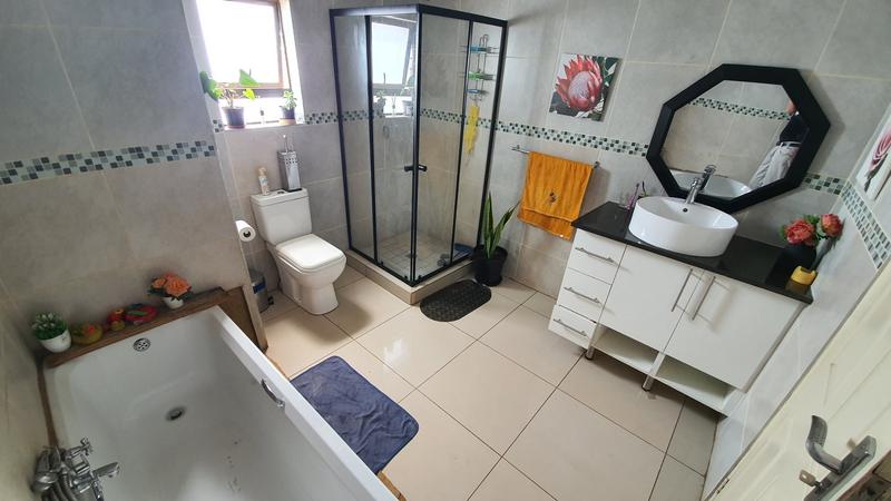 5 Bedroom Property for Sale in The Orchards Gauteng