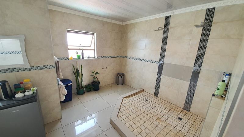 5 Bedroom Property for Sale in The Orchards Gauteng