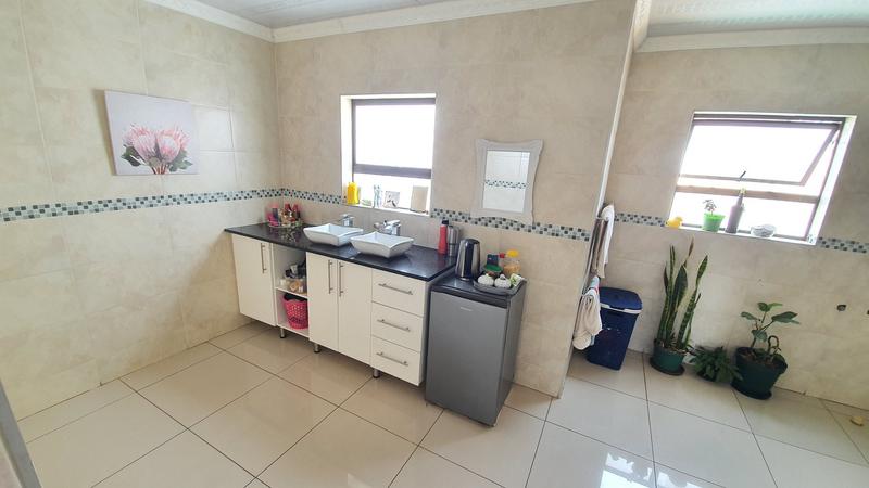 5 Bedroom Property for Sale in The Orchards Gauteng