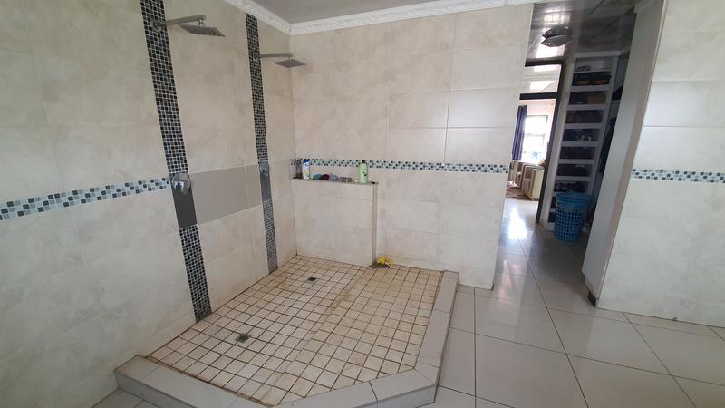 5 Bedroom Property for Sale in The Orchards Gauteng