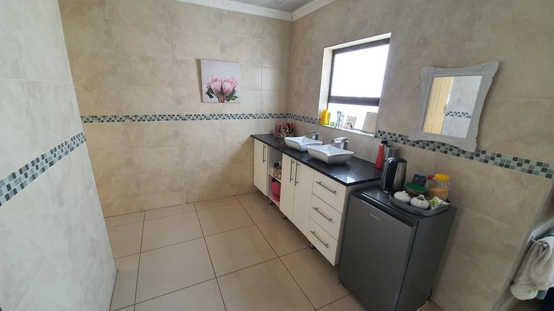 5 Bedroom Property for Sale in The Orchards Gauteng