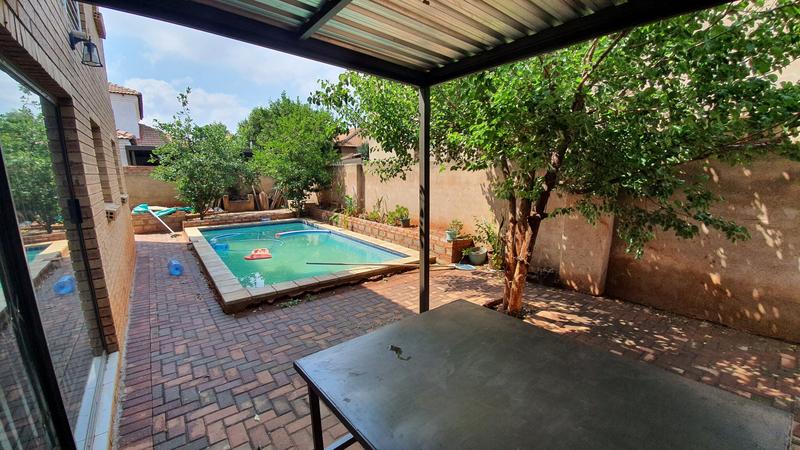 5 Bedroom Property for Sale in The Orchards Gauteng