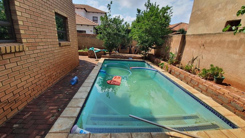 5 Bedroom Property for Sale in The Orchards Gauteng