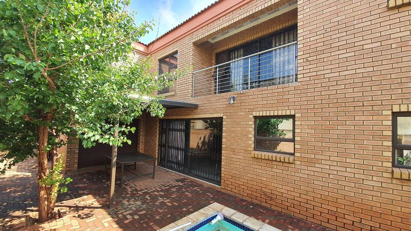 5 Bedroom Property for Sale in The Orchards Gauteng