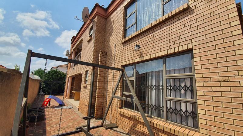 5 Bedroom Property for Sale in The Orchards Gauteng