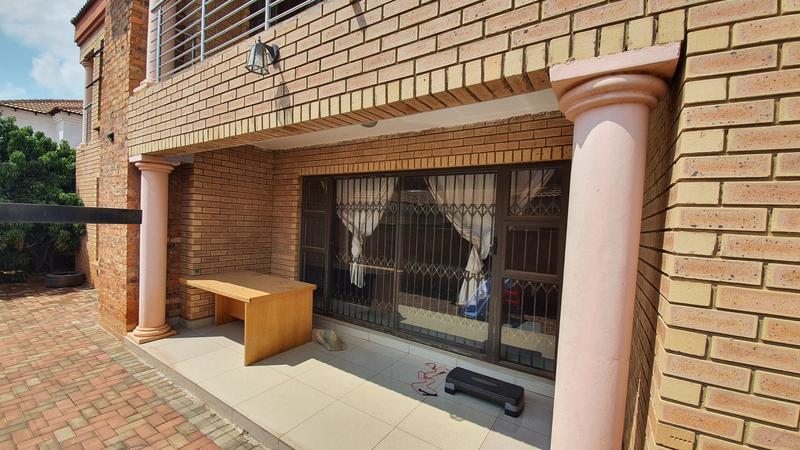 5 Bedroom Property for Sale in The Orchards Gauteng