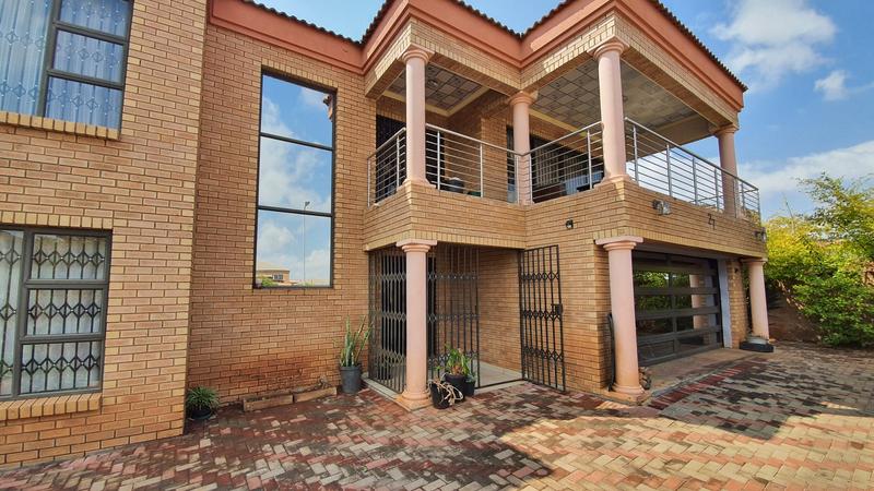 5 Bedroom Property for Sale in The Orchards Gauteng