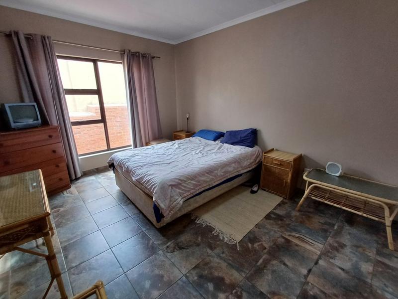 5 Bedroom Property for Sale in Poortview Gauteng