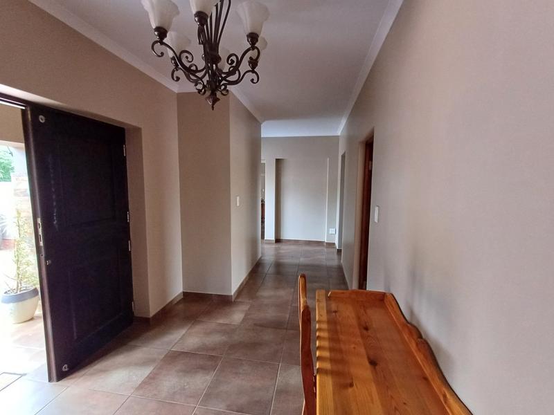 5 Bedroom Property for Sale in Poortview Gauteng