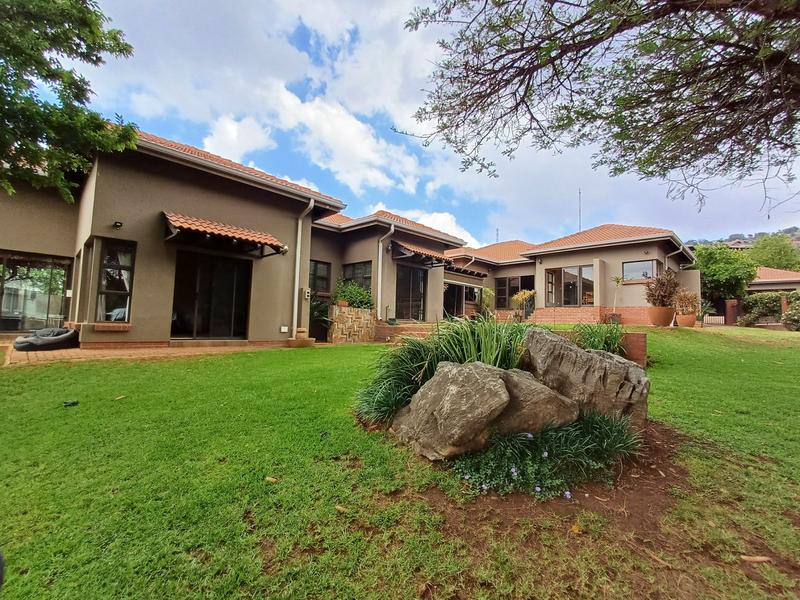 5 Bedroom Property for Sale in Poortview Gauteng