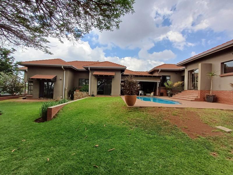 5 Bedroom Property for Sale in Poortview Gauteng