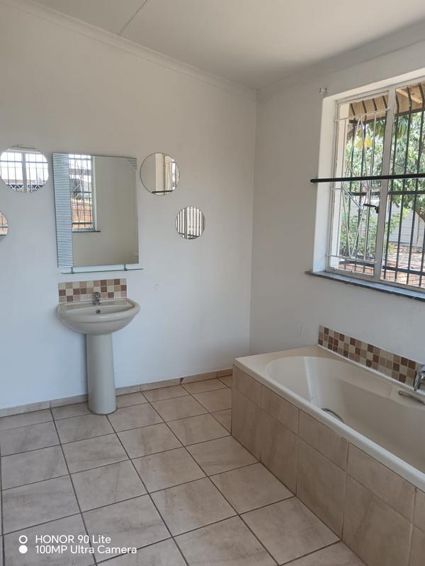 To Let 3 Bedroom Property for Rent in Gezina Gauteng