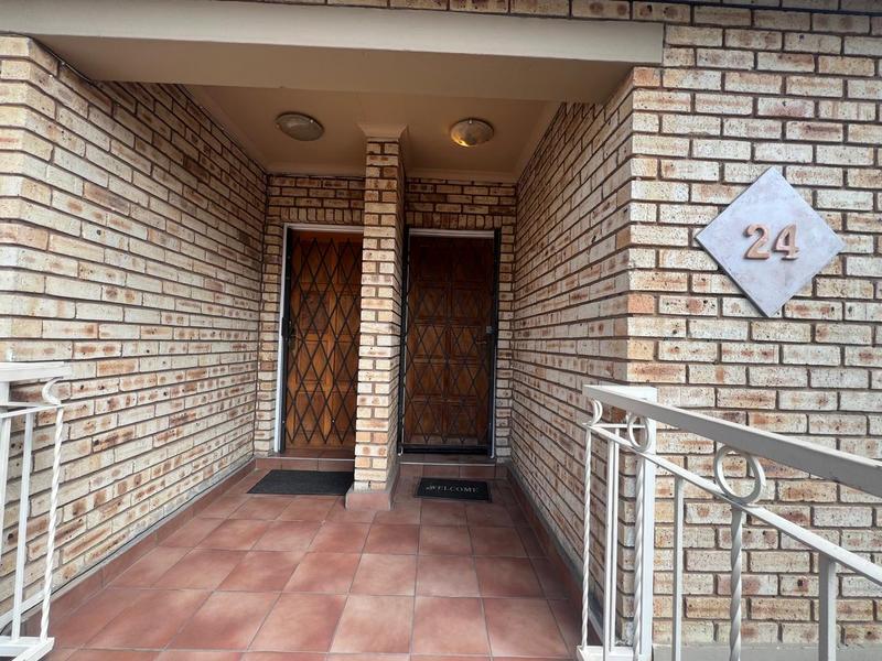 2 Bedroom Property for Sale in Helikonpark Gauteng