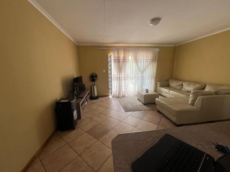 2 Bedroom Property for Sale in Helikonpark Gauteng