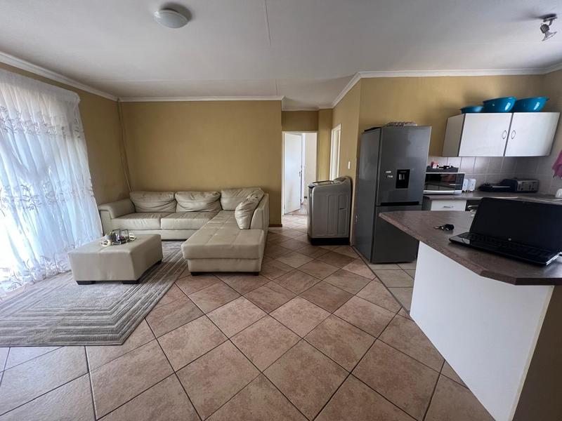 2 Bedroom Property for Sale in Helikonpark Gauteng