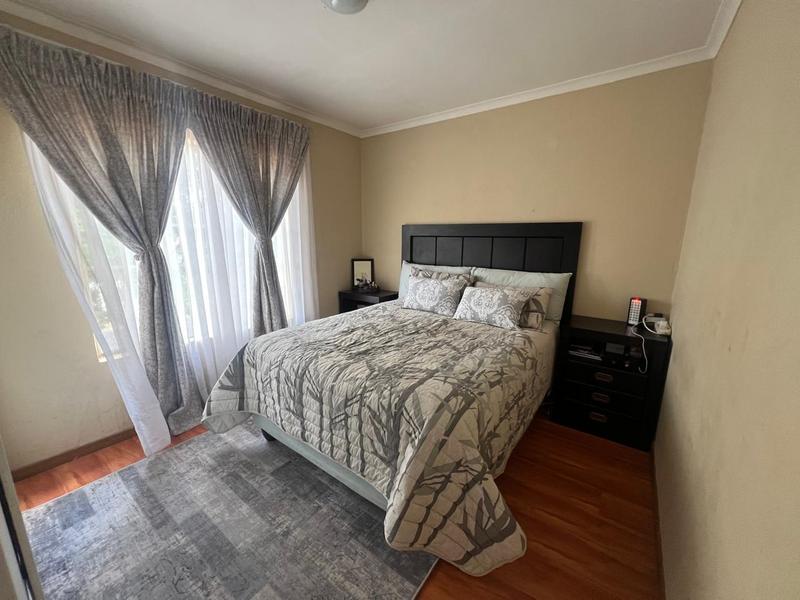 2 Bedroom Property for Sale in Helikonpark Gauteng