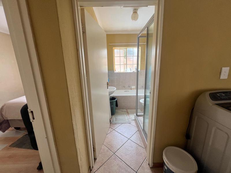 2 Bedroom Property for Sale in Helikonpark Gauteng