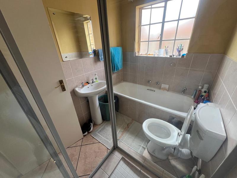 2 Bedroom Property for Sale in Helikonpark Gauteng