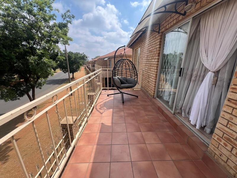 2 Bedroom Property for Sale in Helikonpark Gauteng