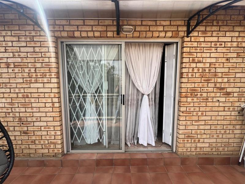 2 Bedroom Property for Sale in Helikonpark Gauteng