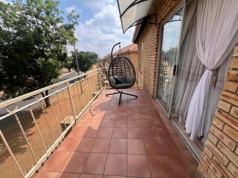 2 Bedroom Property for Sale in Helikonpark Gauteng