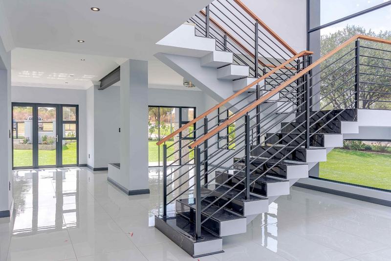 5 Bedroom Property for Sale in Copperleaf Estate Gauteng