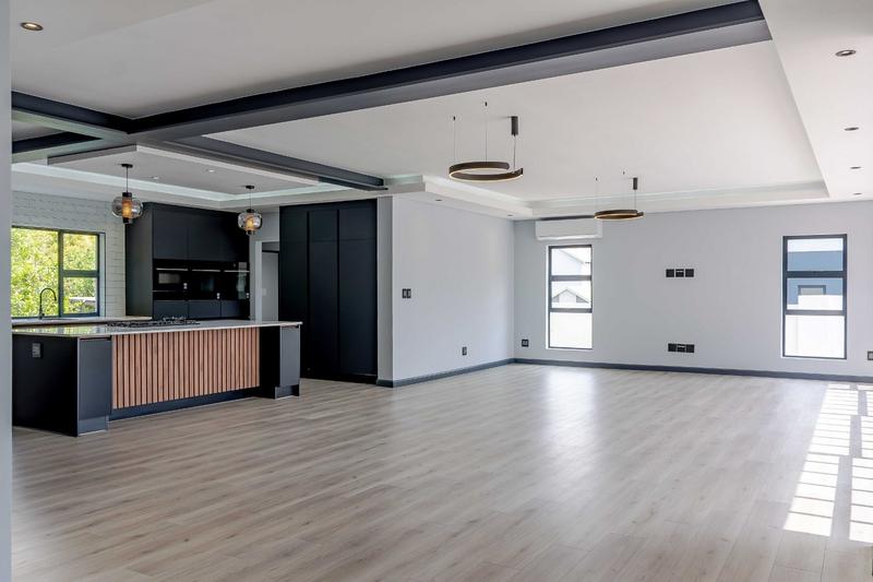 5 Bedroom Property for Sale in Copperleaf Estate Gauteng