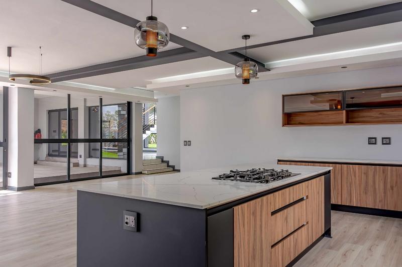 5 Bedroom Property for Sale in Copperleaf Estate Gauteng
