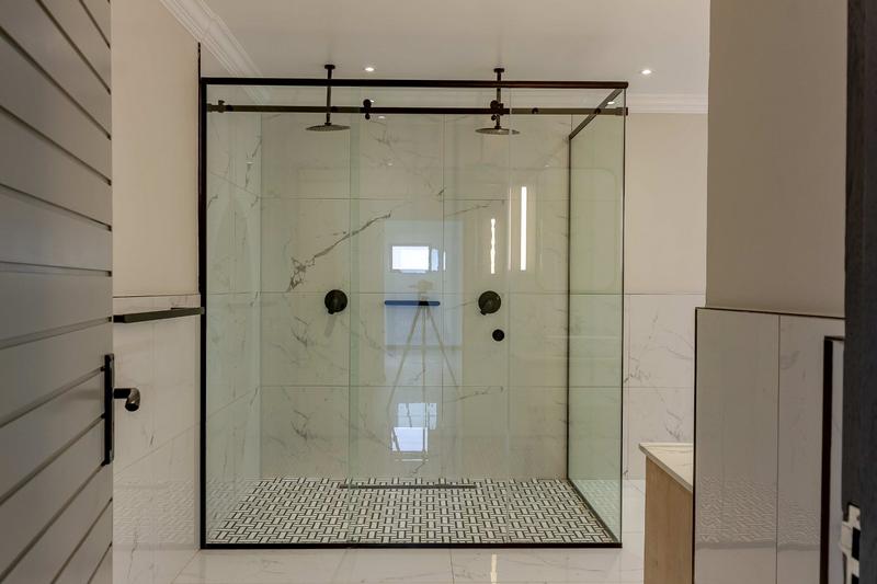 5 Bedroom Property for Sale in Copperleaf Estate Gauteng