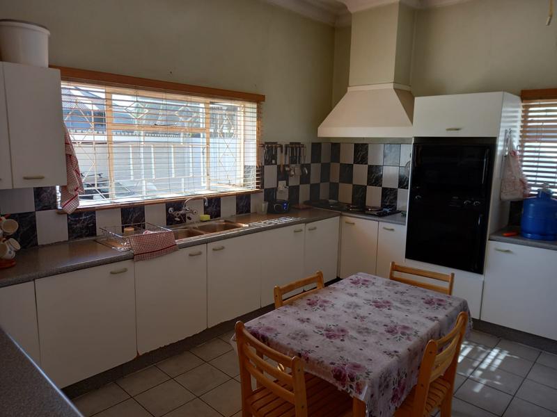 6 Bedroom Property for Sale in Delville Gauteng