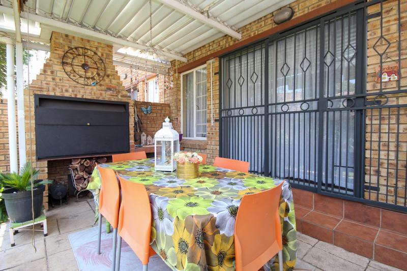 2 Bedroom Property for Sale in Thatchfield Gauteng