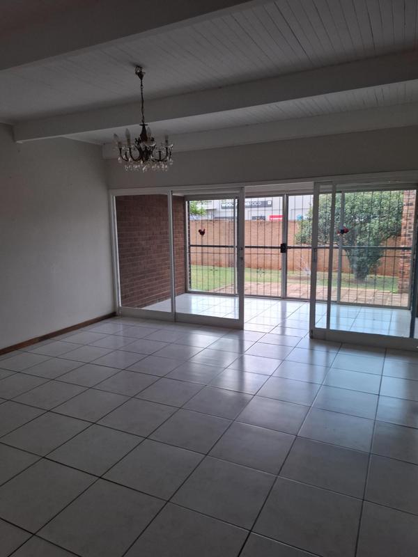 To Let 5 Bedroom Property for Rent in Lynnwood Glen Gauteng