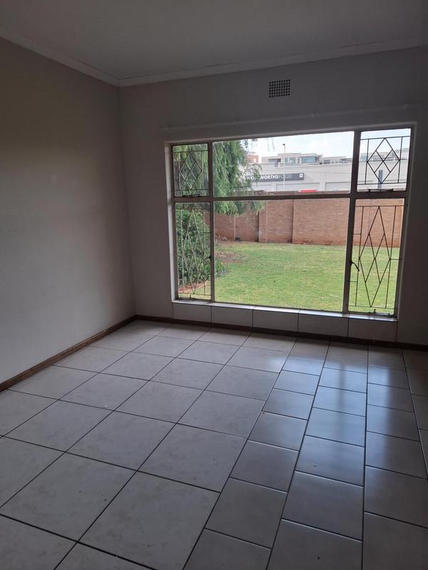 To Let 5 Bedroom Property for Rent in Lynnwood Glen Gauteng