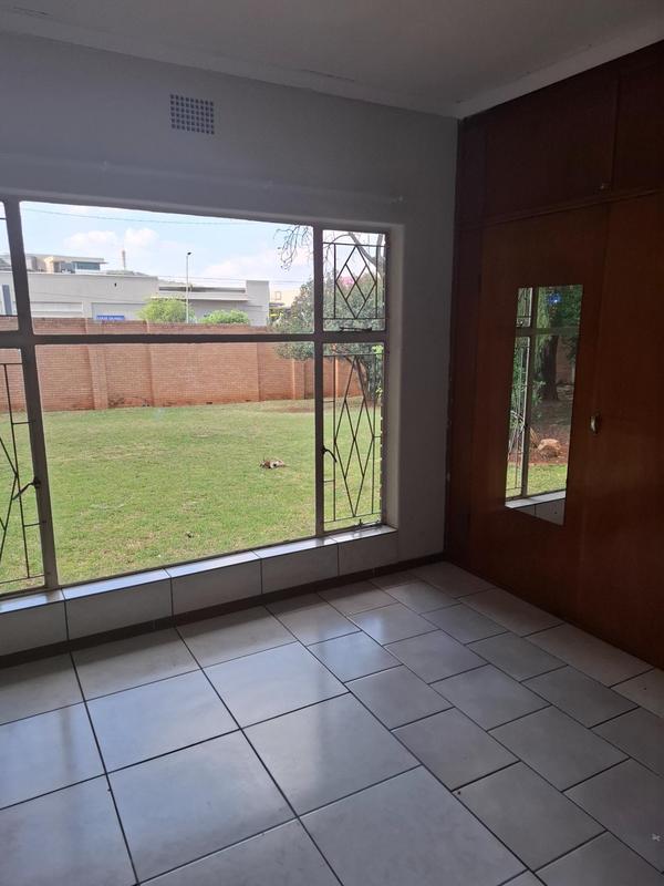 To Let 5 Bedroom Property for Rent in Lynnwood Glen Gauteng