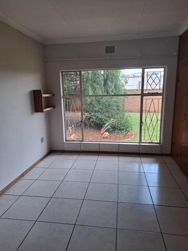 To Let 5 Bedroom Property for Rent in Lynnwood Glen Gauteng