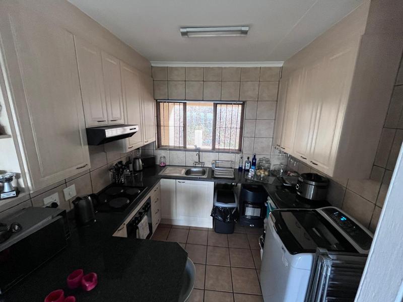 2 Bedroom Property for Sale in Constantia Kloof Gauteng