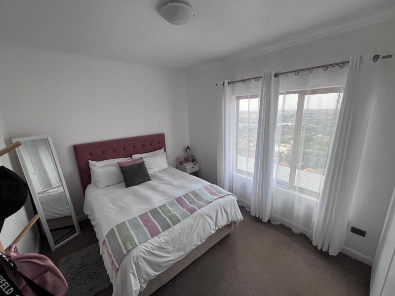 2 Bedroom Property for Sale in Constantia Kloof Gauteng