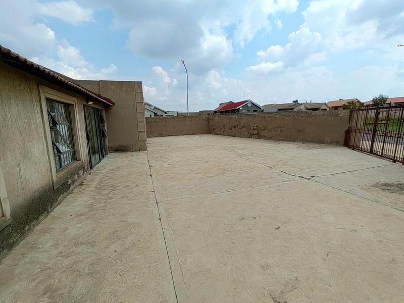 3 Bedroom Property for Sale in Lenasia South Gauteng