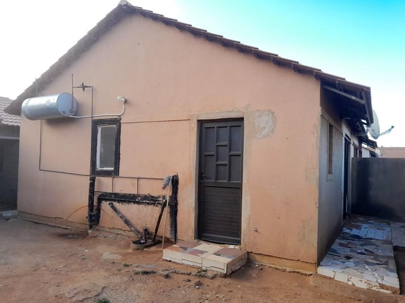 2 Bedroom Property for Sale in Lufhereng Gauteng