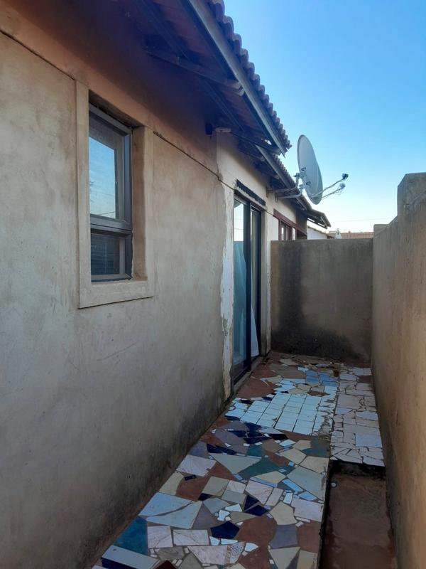 2 Bedroom Property for Sale in Lufhereng Gauteng