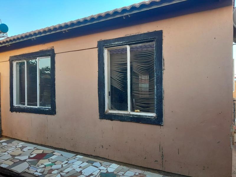 2 Bedroom Property for Sale in Lufhereng Gauteng