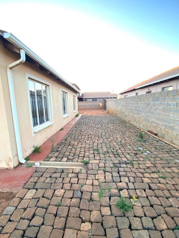 3 Bedroom Property for Sale in Protea Glen Gauteng