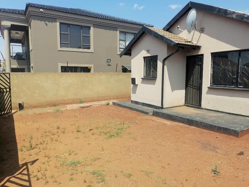 2 Bedroom Property for Sale in Protea Glen Gauteng